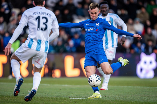 Jānis Ikaunieks gūst pirmos vārtus šosezon Rīgas derbijos. Viņam rezultatīva piespēle arī otro "RFS" vārtu guvumā.