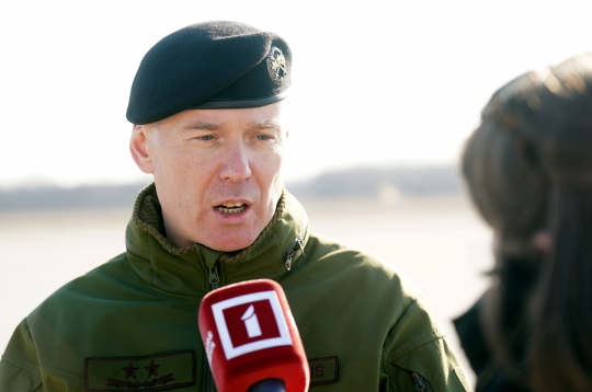 Nacionālo bruņoto spēku komandieris ģenerālmajors Kaspars Pudāns.