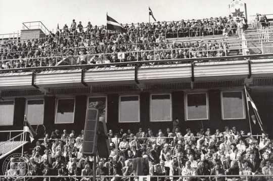 Aprit 36 gadi kopš deputātu sapulces Daugavas stadionā.