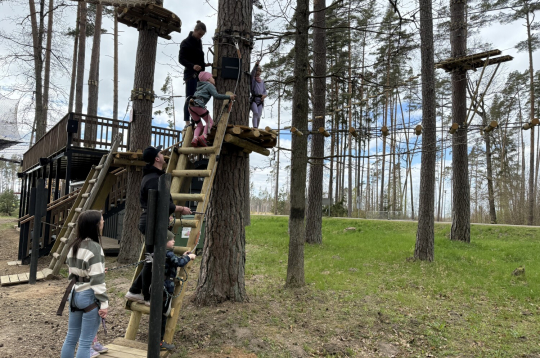 Atjaunotās atpūtas vietas "Tērvetes tīklu parks" un šķēršļu parks "Tarzāns".