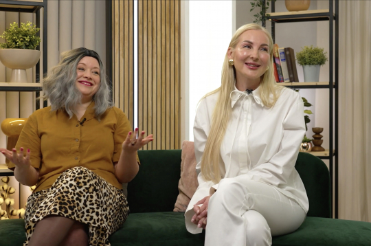 "Burku studijā!" viesos — Džemma Sudraba un zīlniece Elizabete Bezdelīga, 
