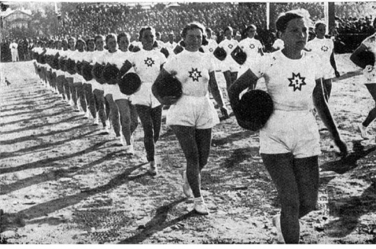 Aizsardžu vingrotāju parāde 1939. gadā.