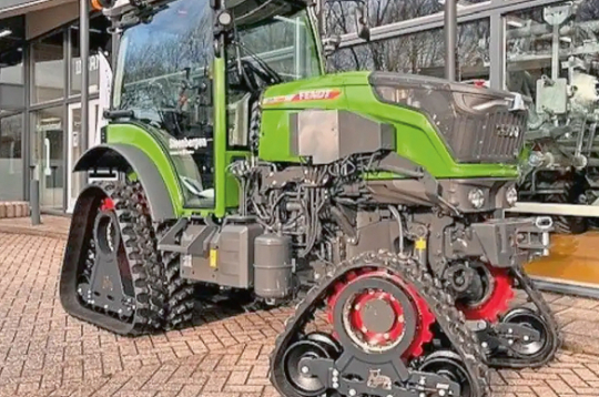 'Hegro Tracks' traktors.
