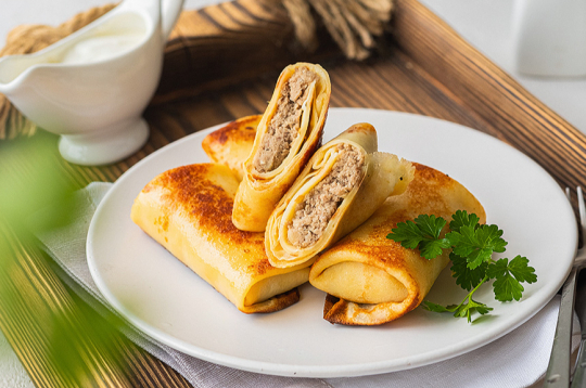 Pankūkas ar gaļu.
