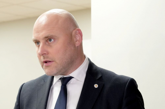 Premjera amatam nominētais "Apvienotā saraksta" politiķis, Saeimas deputāts Andris Kulbergs. Premjera amatam nominētais "Apvienotā saraksta" politiķis, Saeimas deputāts Andris Kulbergs.
