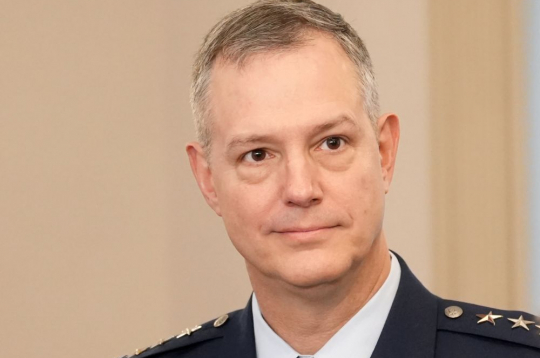 NATO spēku komandieris Eiropā ASV ģenerālis Aleksuss Grinkevičs.