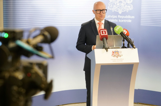 Valsts kontrolieris Edgars Korčagins preses konferencē.