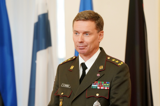 Nacionālo bruņoto spēku komandieris ģenerālmajors Kaspars Pudāns.