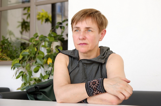 Ilga Šuplinska: "Vajag atbalstīt cilvēkus pierobežā – piemēram, ar speciālu nodokļa atvieglojumu vai darba vietām. Citādi nevar gaidīt, ka cilvēks, kurš smēlies ienākumu avotu no dzīves pierobežā, tagad aplaudēs un atbalstīs valsts politiku."