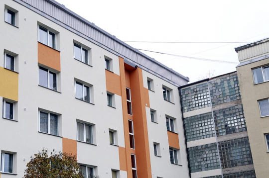 Ko divos aizvadītajos gados izdevies panākt mājokļu pieejamības veicināšanā? Spriežot pēc ierēdnieciskā stilā optimistiski sacerētā ziņojuma, no 32 pamatnostādnēs nospraustajiem uzdevumiem ir izpildīti 17 jeb vairāk nekā puse. Ko divos aizvadītajos gados izdevies panākt mājokļu pieejamības veicināšanā? Spriežot pēc ierēdnieciskā stilā optimistiski sacerētā ziņojuma, no 32 pamatnostādnēs nospraustajiem uzdevumiem ir izpildīti 17 jeb vairāk nekā puse.