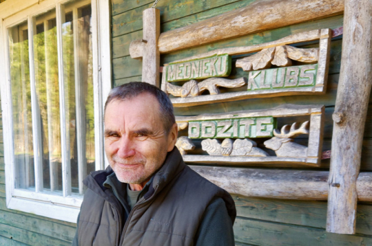 Aivars Gloveckis mednieku klubu "Odzīte" vada jau vairāk nekā 30 gadu. Tikpat ilgi viņš ir arī medību vadītājs.