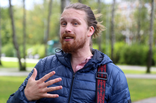 Latvijā dzīvojošais vācietis, grupas "Aarzemnieki" solists Jorens Šteinhauers.