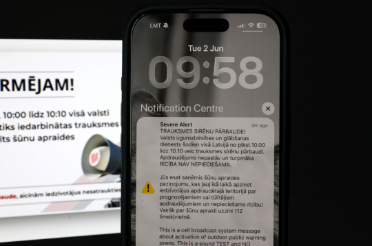 Šūnu apraides paziņojums, lai informētu par to, ka Valsts ugunsdzēsības un glābšanas dienests visā valstī uz trim minūtēm iedarbinās trauksmes sirēnas.