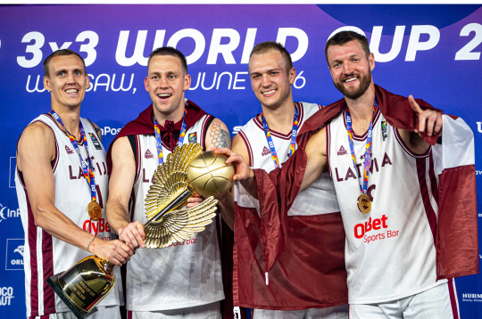 Nauris Miezis (no kreisās), Kārlis Lasmanis, Francis Lācis un Zigmārs Raimo – pirmo reizi Latvijas izlase pasaules čempionu godā 3x3 basketbolā.