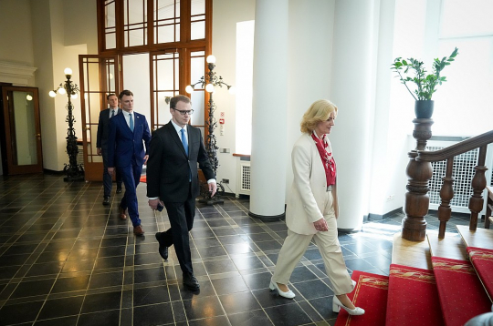 Nacionālās apvienības vadītāja Ilze Indriksone un trīs viņas vietnieki – Raivis Dzintars, Artūrs Butāns un Jānis Dombrava. R. Dzintars jau paziņojis, ka aiziet no aktīvās politikas un Saeimas vēlēšanās nekandidēs. Nacionālās apvienības vadītāja Ilze Indriksone un trīs viņas vietnieki – Raivis Dzintars, Artūrs Butāns un Jānis Dombrava. R. Dzintars jau paziņojis, ka aiziet no aktīvās politikas un Saeimas vēlēšanās nekandidēs.
