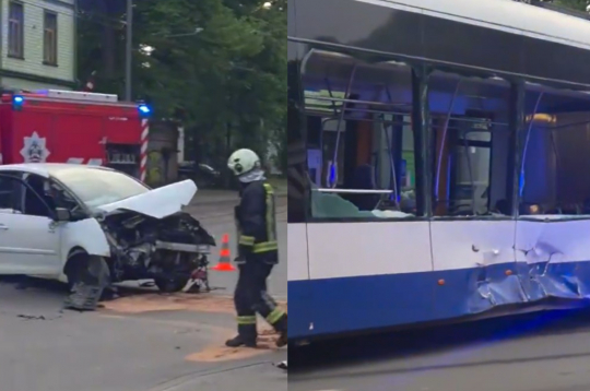 Vieglā auto un tramvaja sadursme Rīgā.