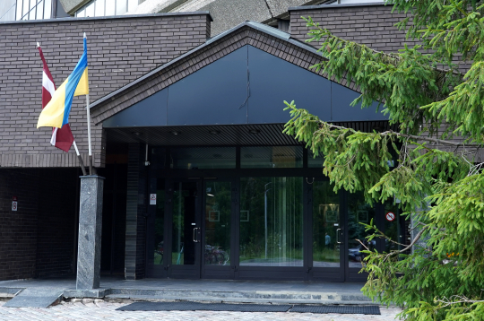 No Latvijas Televīzijas ēkas Zaķusalā noņemts uzraksts "Latvijas Televīzija".