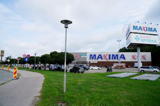 Lielveikals "Maxima XXX" Kārļa Ulmaņa gatvē.