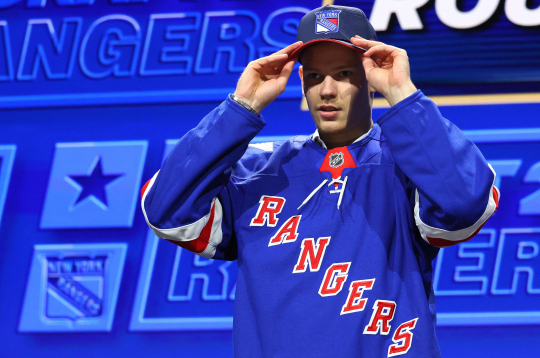 Latvieti Albertu Smitu 2026. gada NHL drafta pirmajā dienā, 2026. gada 26. jūnijā Bufalo (Ņujorkas štatā, ASV), Ņujorkas "Rangers" ar kopējo piekto numuru izvēlējās NHL draftā.