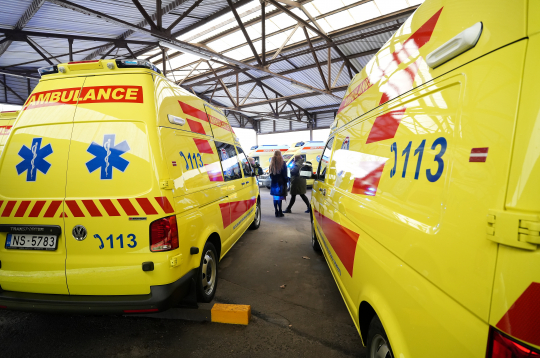Neatliekamās medicīniskās palīdzības dienesta (NMPD) automašīnas.