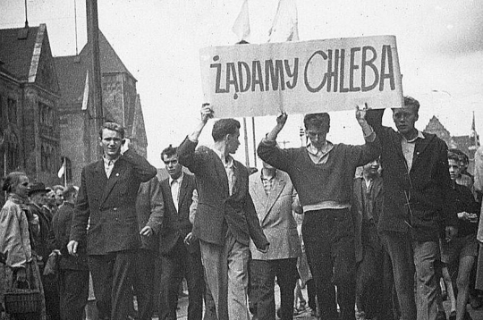 Streikotāju demonstrācija – "Pieprasām maizi!".