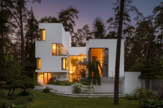 Pasaulslavenā vācu arhitekta Meinharda fon Gerkāna projektētā "Villa Guna" Jūrmalā. Pasaulslavenā vācu arhitekta Meinharda fon Gerkāna projektētā "Villa Guna" Jūrmalā.