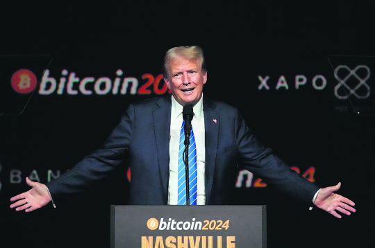 Republikāņu partijas prezidenta amata kandidāts Donalds Tramps kriptovaltūtas "Bitcoin" konferencē Nešvilā 2024. gada jūlijā.