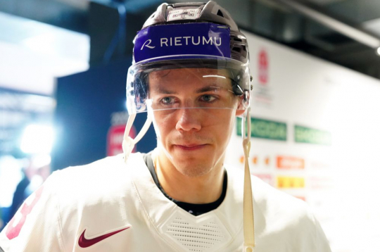 Hokejists Sandis Vilmanis.