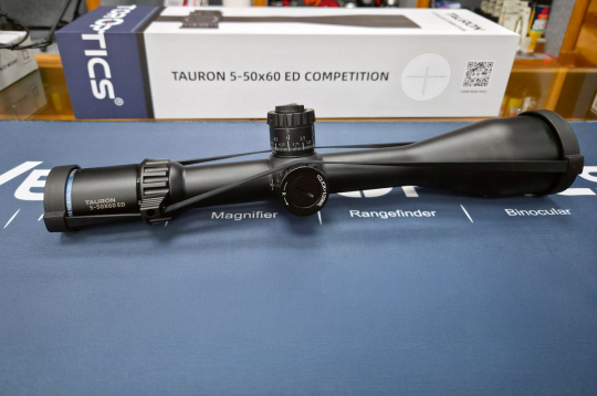 Tēmēklim Vector Optics Tauron 5–50x60 ED Competition ir viss, lai lodi precīzi raidītu arī ļoti tālā mērķī!