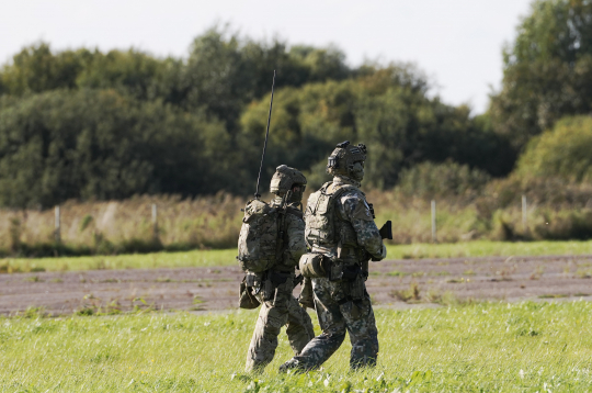 Spilves lidlaukā norisinās ASV Speciālo operāciju spēku Eiropā lidmašīnas "MC-130J Commando II" nolaišanās vingrinājums, demonstrējot ātru augstas mobilitātes raķešu artilērijas sistēmas atgādāšanu un izvēršanu. Spilves lidlaukā norisinās ASV Speciālo operāciju spēku Eiropā lidmašīnas "MC-130J Commando II" nolaišanās vingrinājums, demonstrējot ātru augstas mobilitātes raķešu artilērijas sistēmas atgādāšanu un izvēršanu.