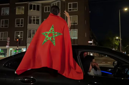 Marokas futbola fani Amsterdamā. Marokas futbola fani Amsterdamā.