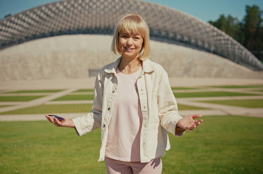 Dita Lūriņa-Egliena: "Aicinu vienoties vienkāršā dziedātpriekā, apliecinājumā, ka gribam sanākt kopā un vēlamies dziedāt." Dita Lūriņa-Egliena: "Aicinu vienoties vienkāršā dziedātpriekā, apliecinājumā, ka gribam sanākt kopā un vēlamies dziedāt."