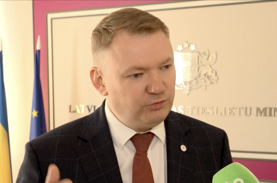 Tieslietu ministrs Edvards Smiltēns. Tieslietu ministrs Edvards Smiltēns.