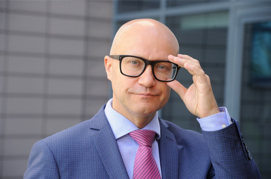 Valsts kontrolieris Edgars Korčagins: "Valsts kontroles ierocis ir vārds, un nekādu citu mums nav. Mūsu pienākumos ietilpst arī plaši stāstīt par savu revīziju rezultātiem un informēt sabiedrību par tiem. Tādēļ – jā, mēs esam ieinteresēti revīziju rezultātu plašā un iespējami skaļā atspoguļojumā."