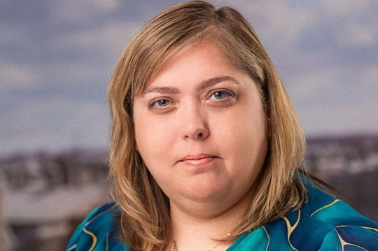 Vita Lauva, Rīgas pašvaldības Ārtelpas un mobilitātes departamenta Satiksmes infrastruktūras pārvaldes Teritoriju labiekārtošanas projektu attīstības nodaļas projektu vadītāja: "Projekta priekšizpētē atsevišķās Rīgas vēsturiskā centra ielās tiek identificētas un izvērtētas potenciālās vietas, kur nākotnē būtu iespējama koku stādīšana." Vita Lauva, Rīgas pašvaldības Ārtelpas un mobilitātes departamenta Satiksmes infrastruktūras pārvaldes Teritoriju labiekārtošanas projektu attīstības nodaļas projektu vadītāja: "Projekta priekšizpētē atsevišķās Rīgas vēsturiskā centra ielās tiek identificētas un izvērtētas potenciālās vietas, kur nākotnē būtu iespējama koku stādīšana."