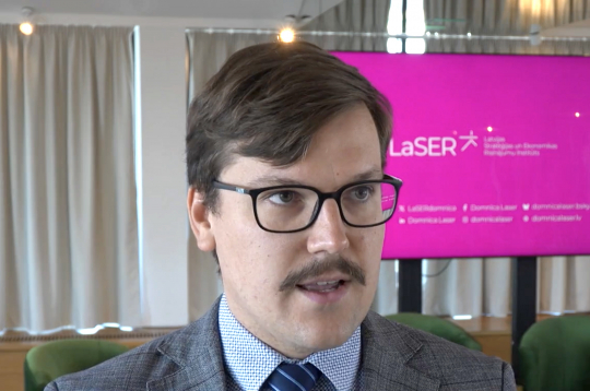 Domnīcas "LaSER" pētnieks Roberts Kits. Domnīcas "LaSER" pētnieks Roberts Kits.