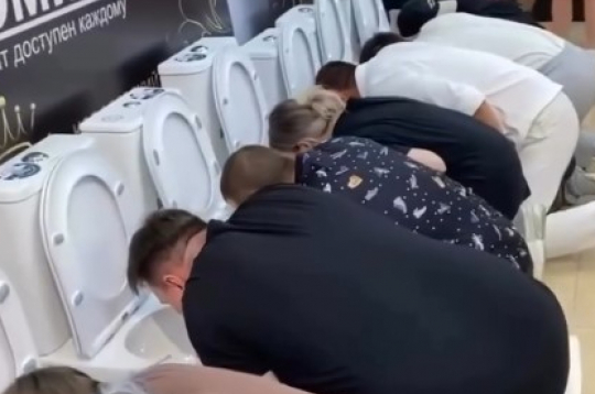 Cīņā pēc naudas balvas – ar galvu podā. Cīņā pēc naudas balvas – ar galvu podā.