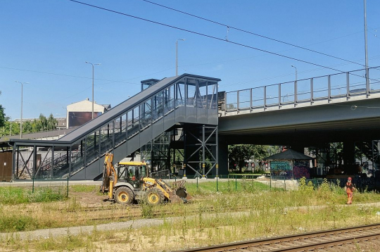 Mobilitātes punkta "Zemitāni" teritorijā valda rosība – rūc traktors un izskatās, ka tiek turpināti apkārtnes labiekārtošanas darbi. Mobilitātes punkta "Zemitāni" teritorijā valda rosība – rūc traktors un izskatās, ka tiek turpināti apkārtnes labiekārtošanas darbi.