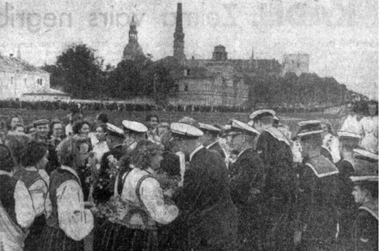 Sveicēju sagaidīšana uz "Tre Kronor" klāja. Sveicēju sagaidīšana uz "Tre Kronor" klāja.