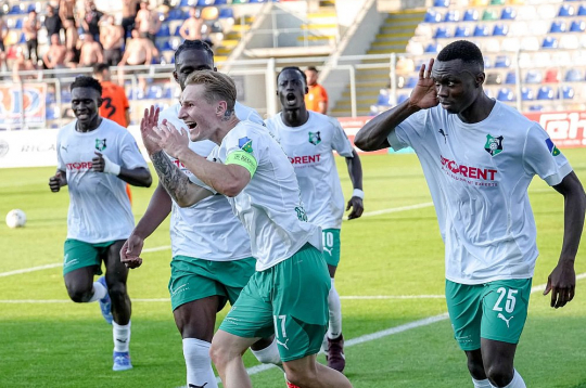 Eduards Dašķevičs un pārējie "Audas" futbolisti sarūpējuši vienu no lielākajiem pārsteigumiem Latvijas klubu futbola vēsturē. Eduards Dašķevičs un pārējie "Audas" futbolisti sarūpējuši vienu no lielākajiem pārsteigumiem Latvijas klubu futbola vēsturē.