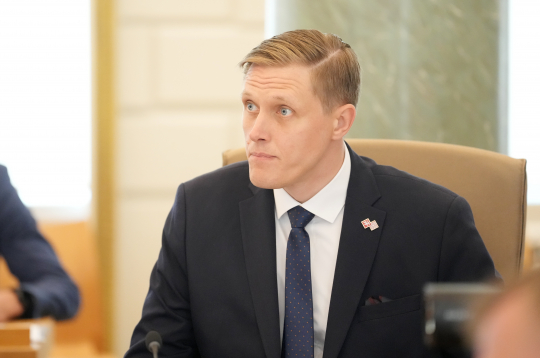 Iekšlietu ministrs Jānis Dombrava pirms Ministru kabineta sēdes.