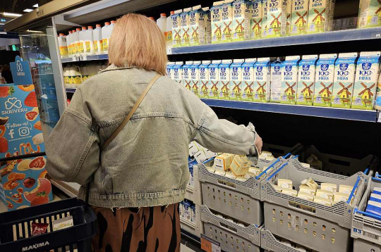 Piens ir viens no tiem produktiem, kam līdz ar pagaidu samazinātā PVN piemērošanu pirmajā mēnesī samazinājusies cena arī lielākajā daļā veikalu. Piens ir viens no tiem produktiem, kam līdz ar pagaidu samazinātā PVN piemērošanu pirmajā mēnesī samazinājusies cena arī lielākajā daļā veikalu.