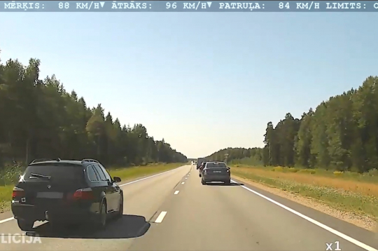 Aizturētā vadītāja spēkrats. Aizturētā vadītāja spēkrats.