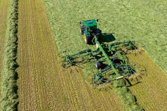 'Krone Swadro TC 1250 Pro' vālotājs.