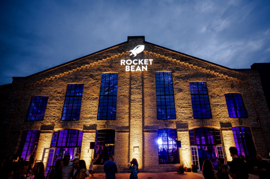 "Rocket Bean" jaunās grauzdētavas atklāšanas pasākums Rīgā.