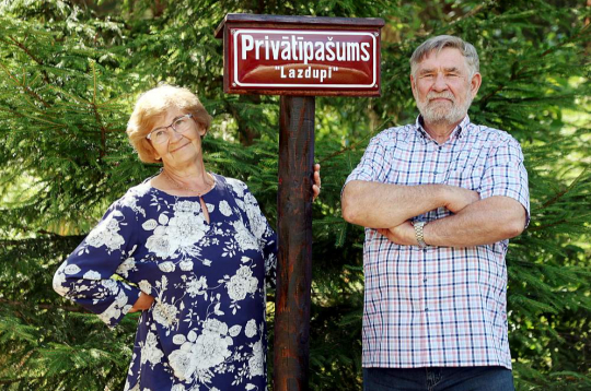 Ieva un Guntis Grīnšteini konkursā "Sakoptākais mežs" iepazīstināja ar meža īpašumu "Lazdupi".