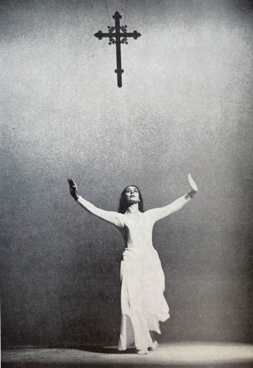 Ar savu deju Vija Vētra pārliecinājusi kristiešus, kā tā ieder baznīcas rituālos. Sakrālo deju kā dievkalpojuma sastāvdaļu viņa ieviesa Austrālijā, ASV u. c.