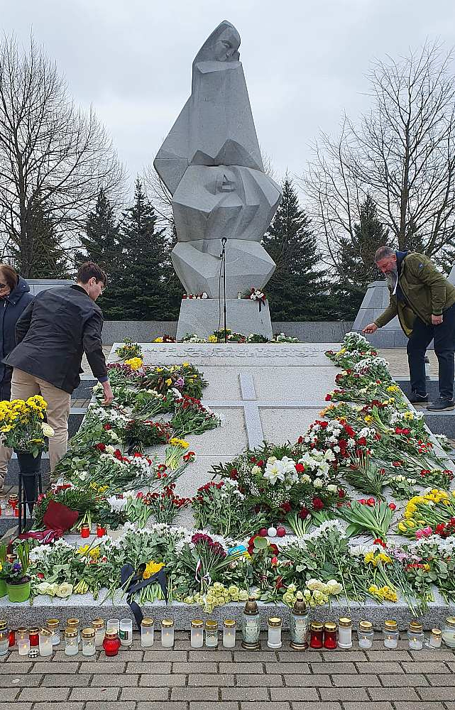 Leģionāru piemiņas pasākums Lestenes Brāļu kapos 16. martā.