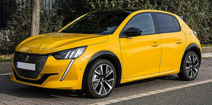 "Peugeot 208 GT" žūrijas eksperta Andra Valdemāra vērtējumā izceļas ar precīzu vadāmību un tūlītēju reakciju pat uz minimālu stūres pagriešanu.