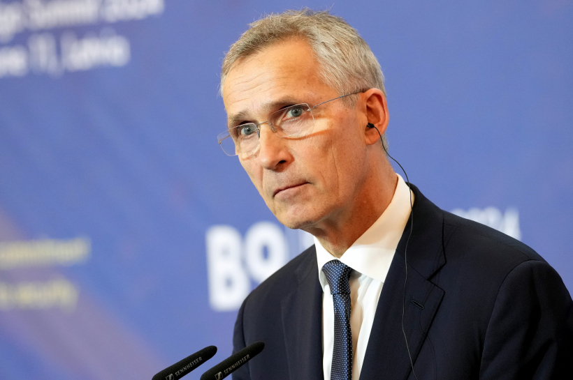 NATO ģenerālsekretārs Jenss Stoltenbergs piedalās NATO Austrumu flanga valstu samita preses konferencē Rīgas pilī.